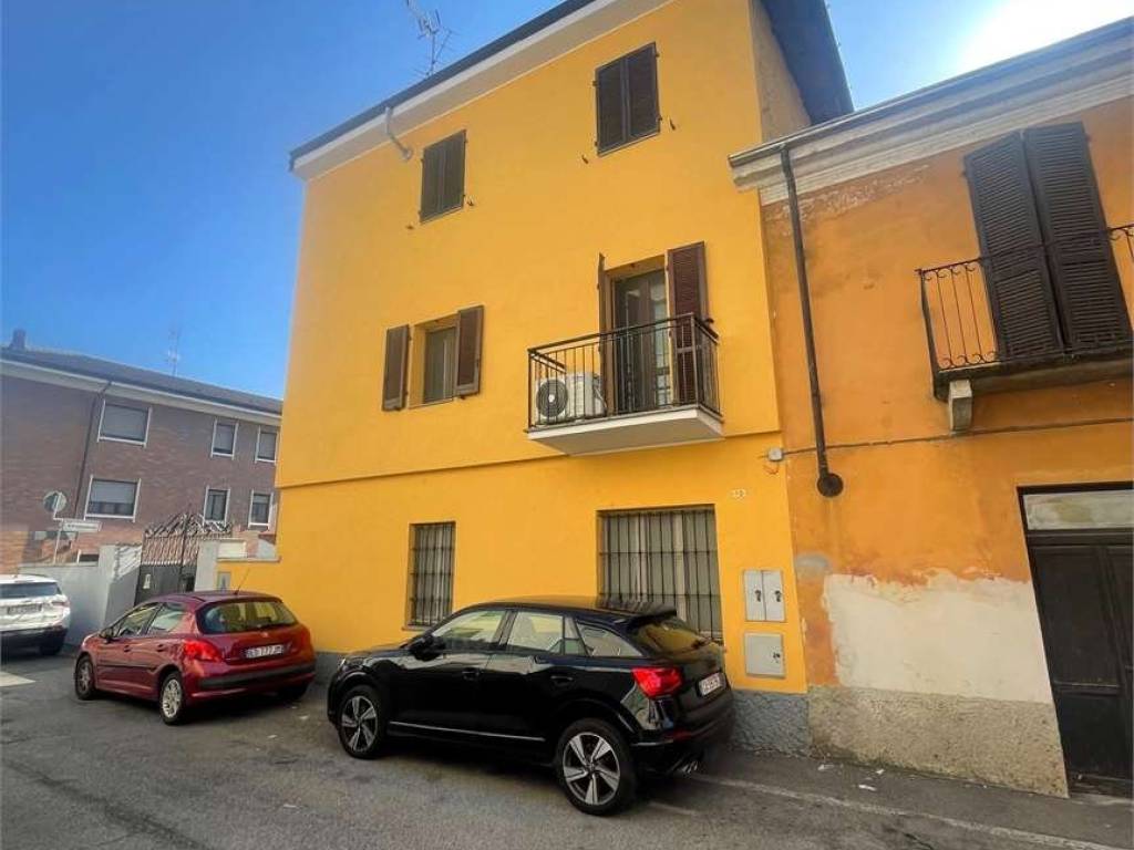 casa indipendente in vendita a Novara in zona Pernate