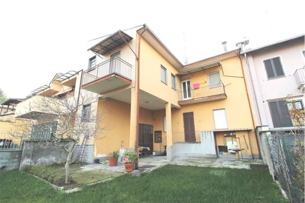 casa indipendente in vendita a Novara in zona zona Agogna - San Paolo