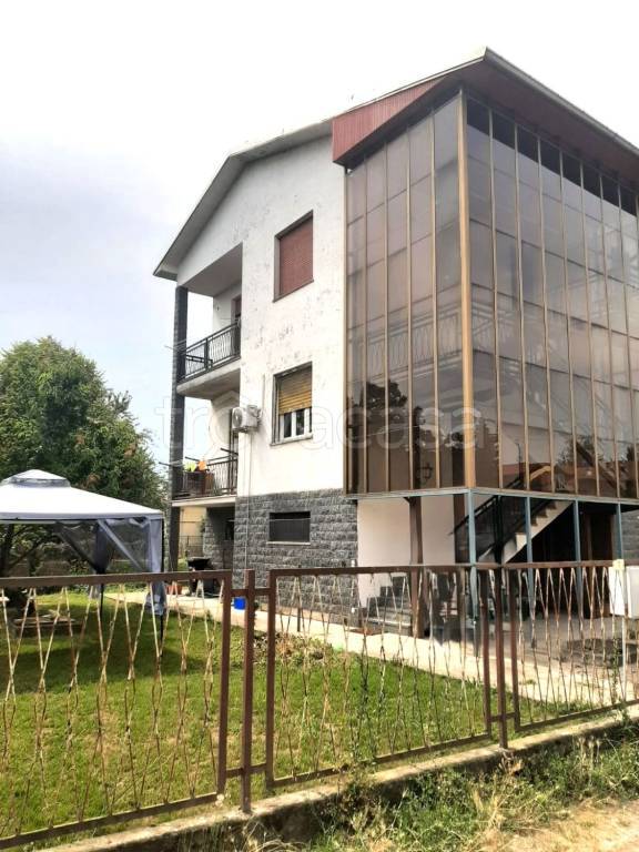 casa indipendente in vendita a Novara