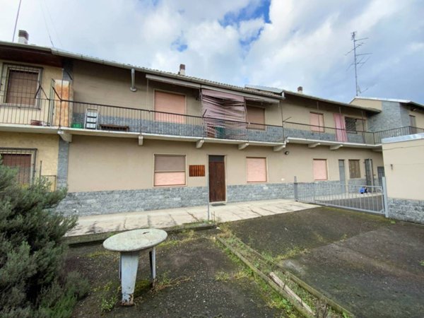 casa indipendente in vendita a Novara in zona zona Sant'Agabio