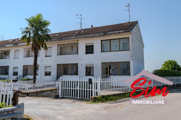 casa indipendente in vendita a Novara in zona Lumellogno