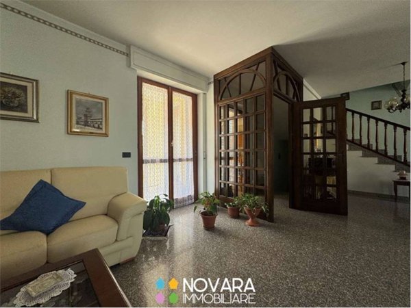 casa indipendente in vendita a Novara in zona Pernate