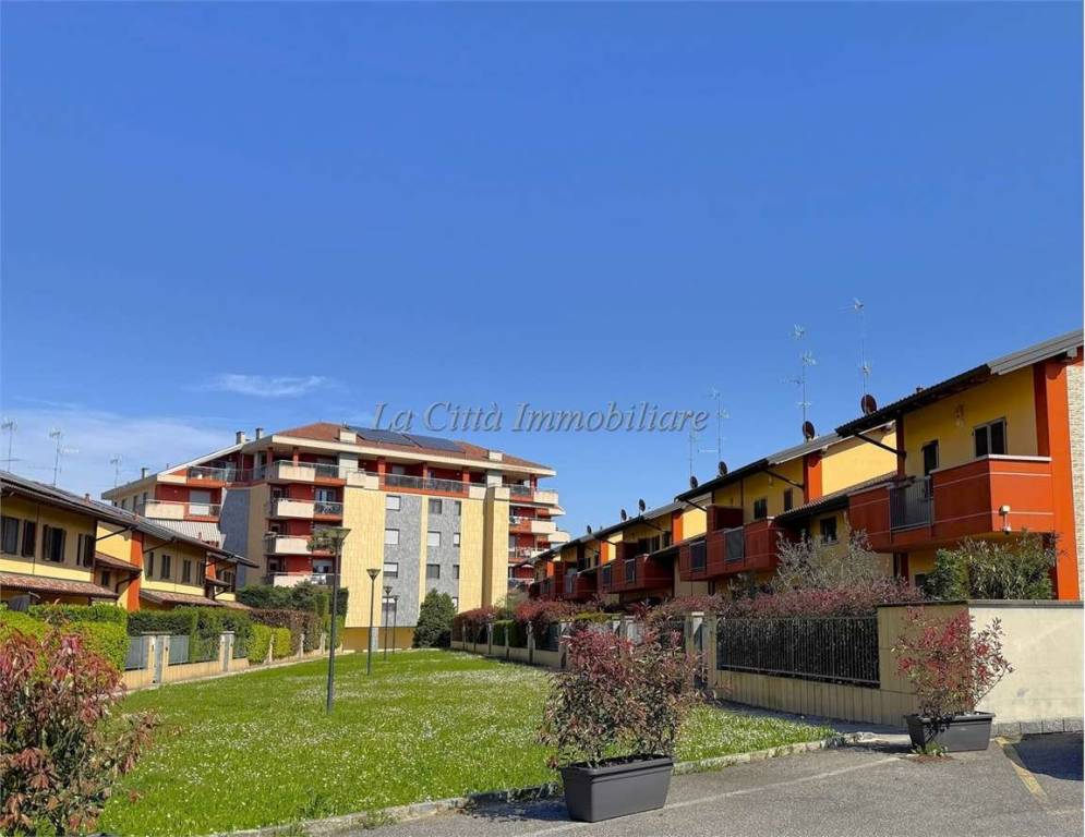 appartamento in vendita a Novara in zona Veveri