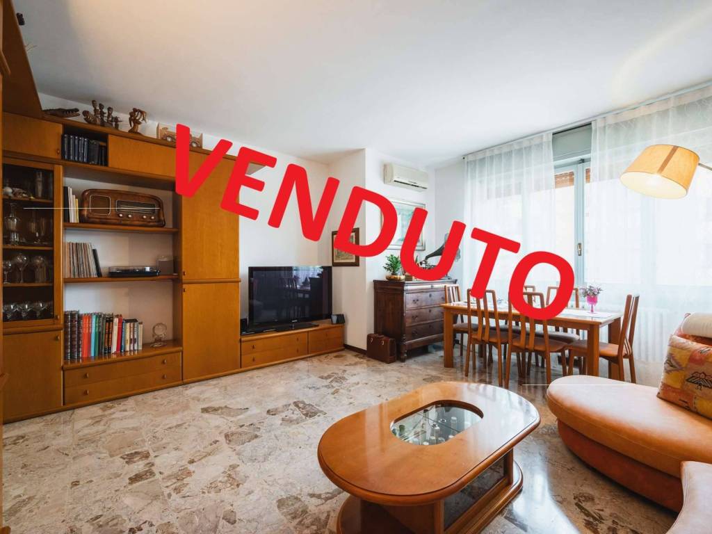 appartamento in vendita a Novara in zona Centro Città