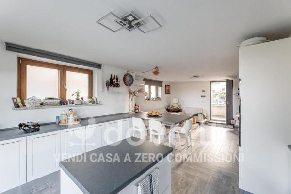 casa indipendente in vendita a Novara in zona Olengo