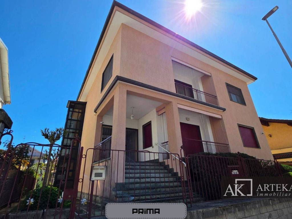 casa indipendente in vendita a Novara in zona zona Agogna - San Paolo