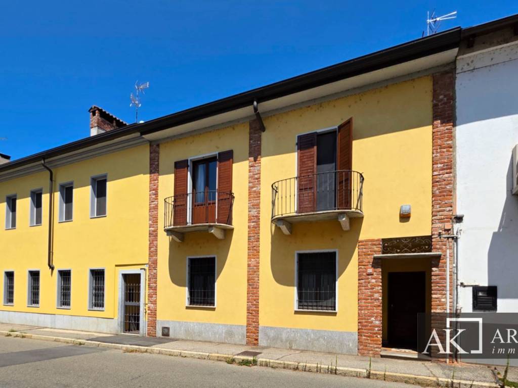 casa indipendente a Novara in zona zona Cittadella - Villaggio Dalmazia