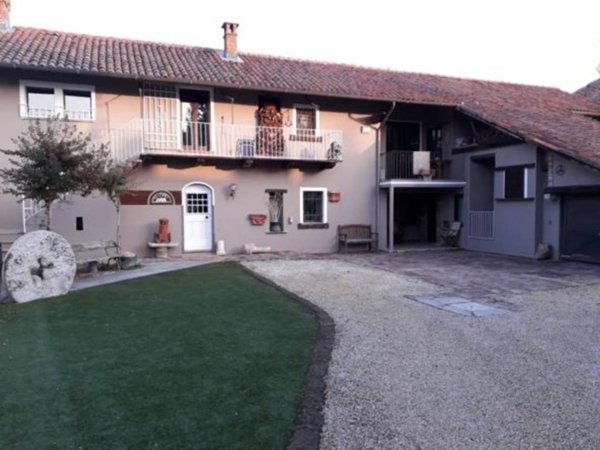 casa indipendente in vendita a Novara in zona Olengo