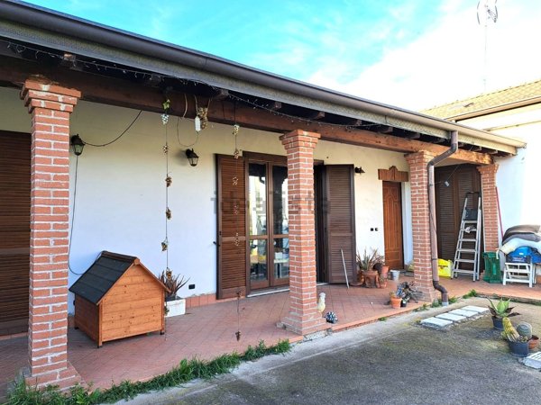 casa indipendente in vendita a Novara in zona Zona Santa Rita