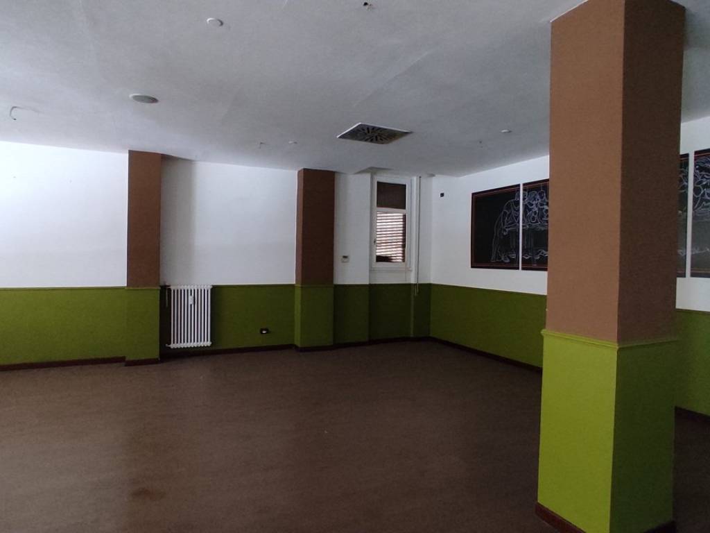 negozio in vendita a Novara in zona zona San Martino