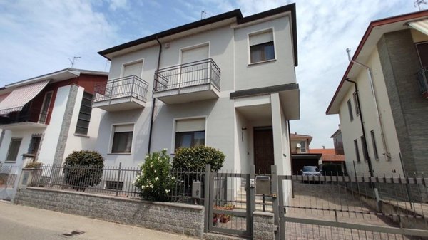 casa indipendente in vendita a Novara in zona Torrion Quartara