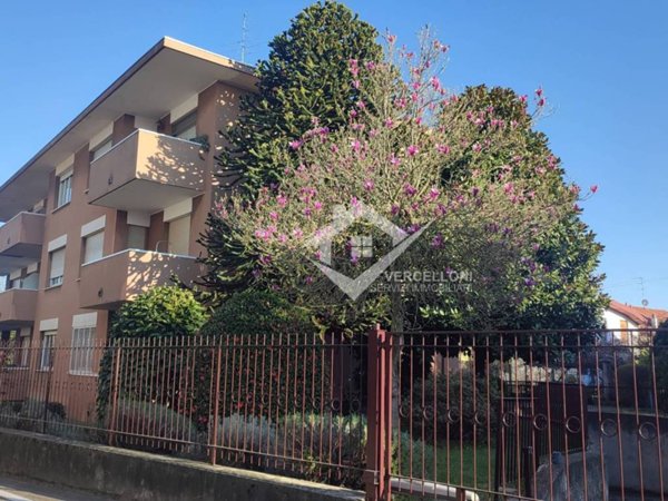 appartamento in vendita a Novara in zona Veveri