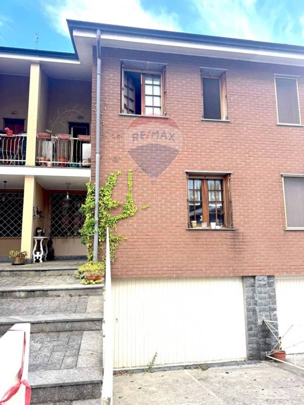 casa indipendente a Novara in zona zona Cittadella - Villaggio Dalmazia