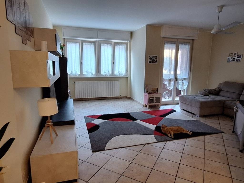 casa indipendente in vendita a Novara in zona Pernate