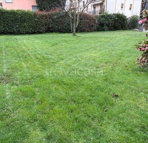 casa indipendente in vendita a Novara in zona Pernate