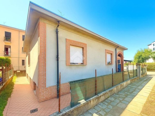casa indipendente in vendita a Novara in zona zona Sant'Andrea - San Rocco