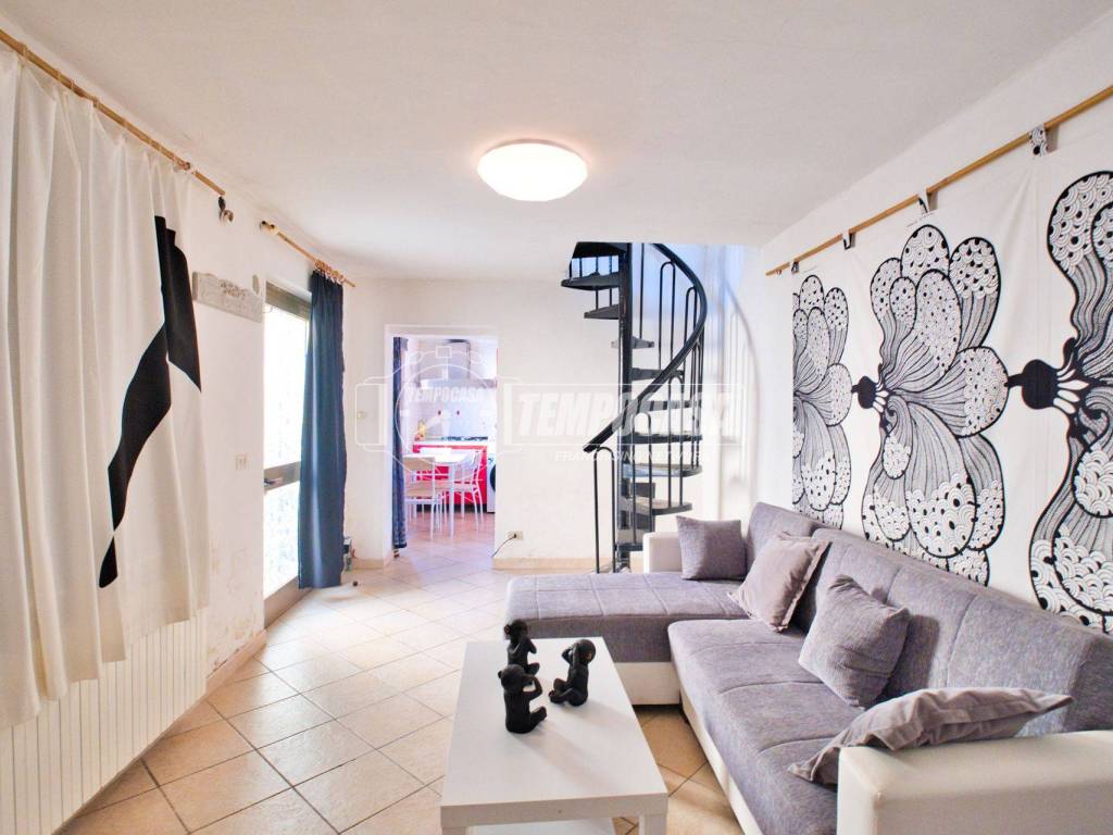 casa indipendente a Novara in zona zona Cittadella - Villaggio Dalmazia