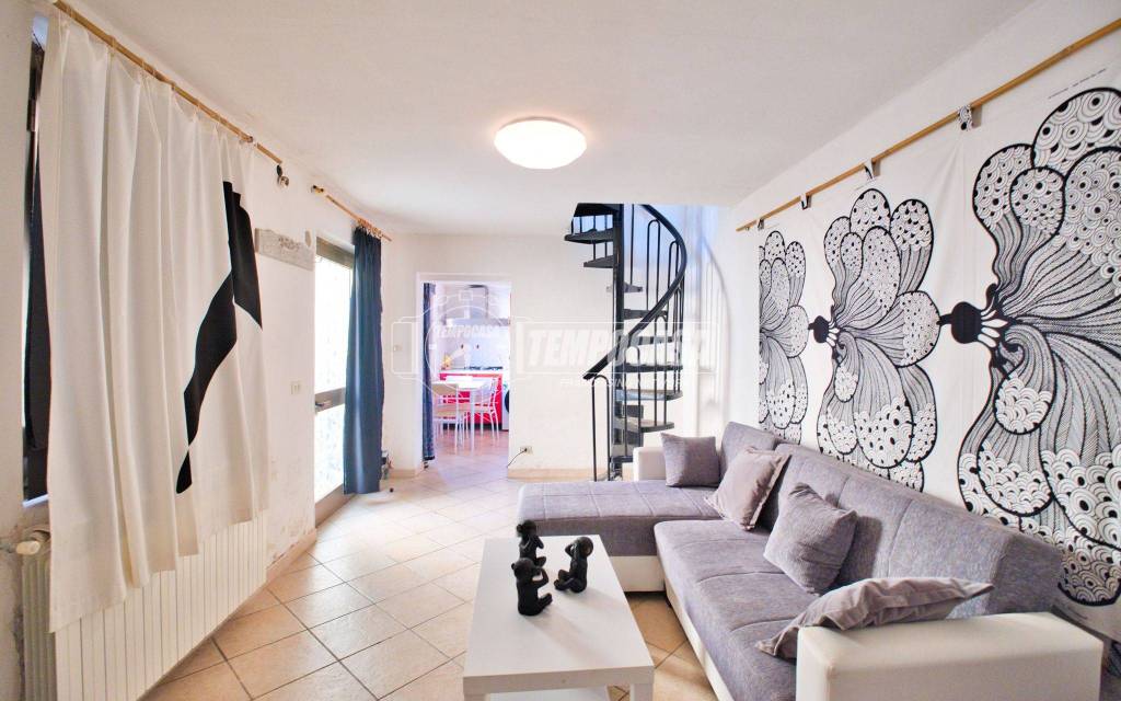 casa indipendente a Novara in zona zona Cittadella - Villaggio Dalmazia