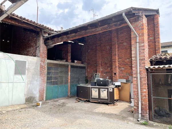 locale di sgombero in vendita a Novara in zona Centro Città