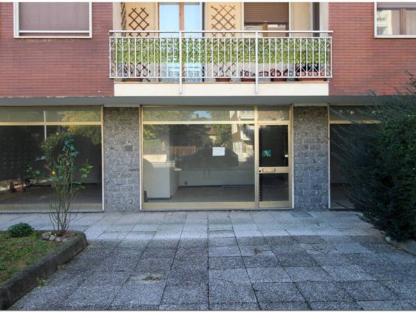 negozio in vendita a Novara in zona zona Cittadella - Villaggio Dalmazia