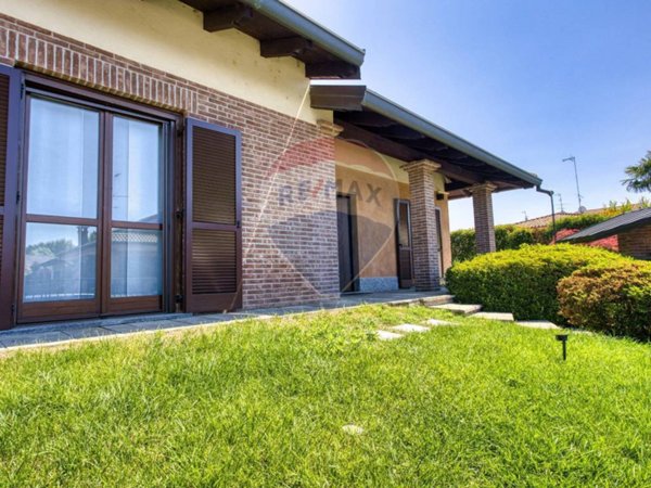 casa indipendente in vendita a Novara in zona Olengo
