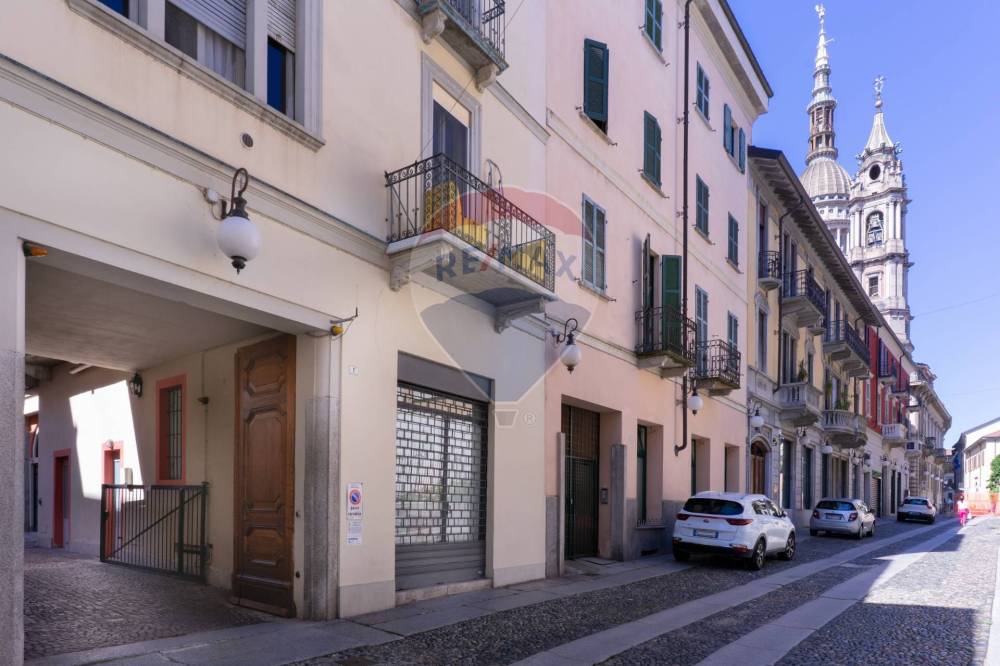 negozio in vendita a Novara in zona Centro Città