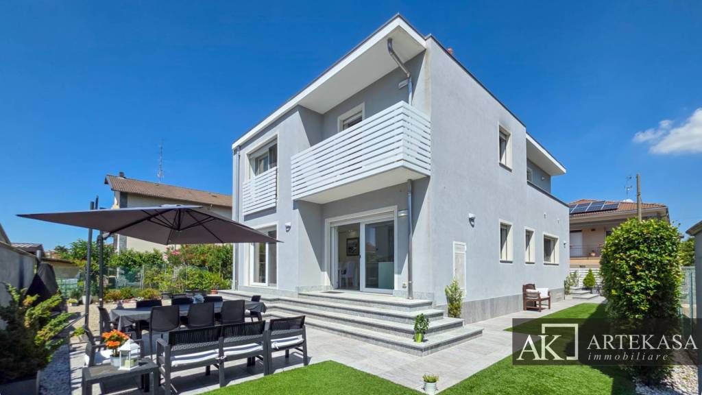 casa indipendente in vendita a Novara in zona Torrion Quartara