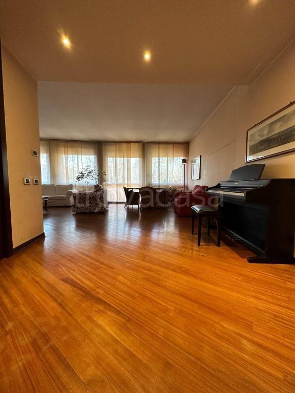 appartamento in vendita a Novara in zona Centro Città