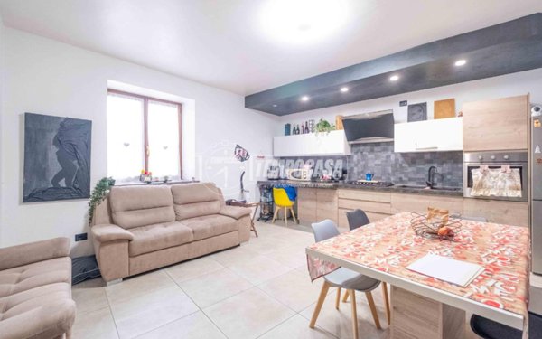 casa indipendente in vendita a Novara in zona Pernate