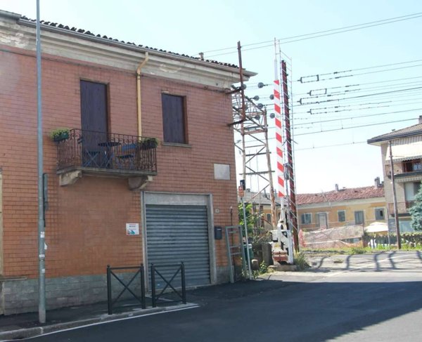 negozio in vendita a Novara in zona zona San Martino