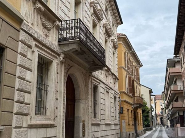 appartamento in vendita a Novara in zona Centro Città