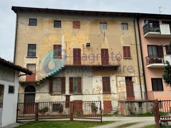 casa indipendente in vendita a Novara in zona Lumellogno