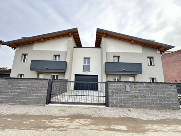 casa indipendente in vendita a Novara in zona zona Sant'Andrea - San Rocco