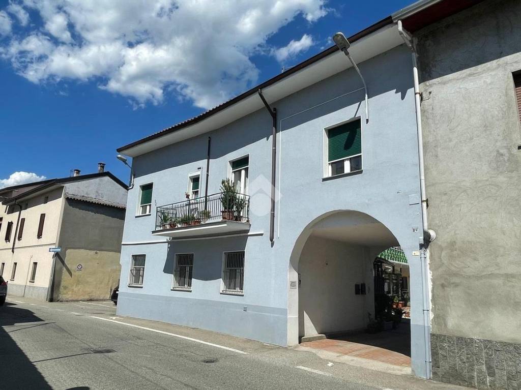 casa indipendente in vendita a Novara in zona Pernate