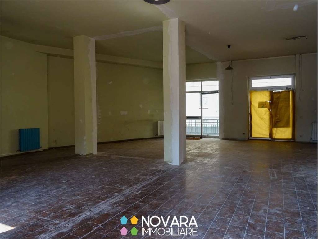 negozio in vendita a Novara in zona Centro Città