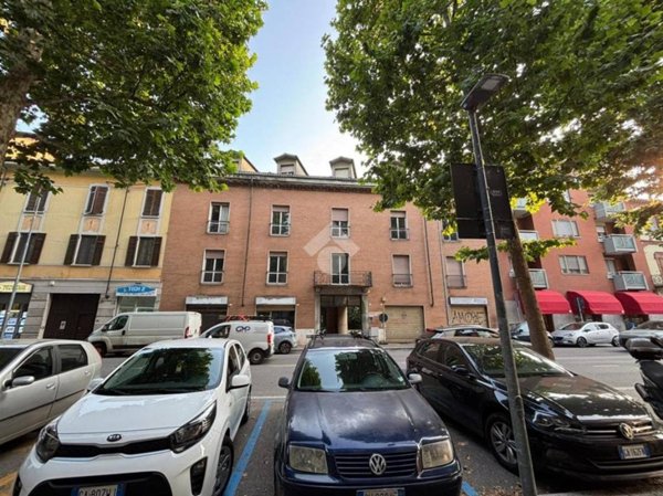 locale commerciale in vendita a Novara in zona zona Bicocca