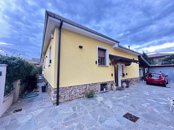 casa indipendente a Novara in zona zona Cittadella - Villaggio Dalmazia