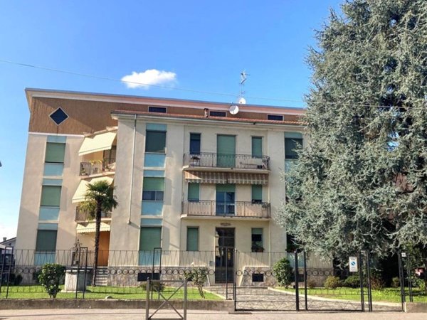 appartamento in vendita a Novara in zona Pernate