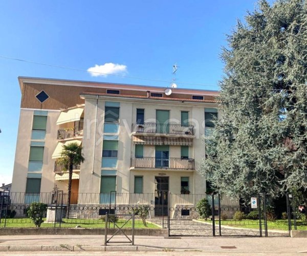 appartamento in vendita a Novara in zona Pernate