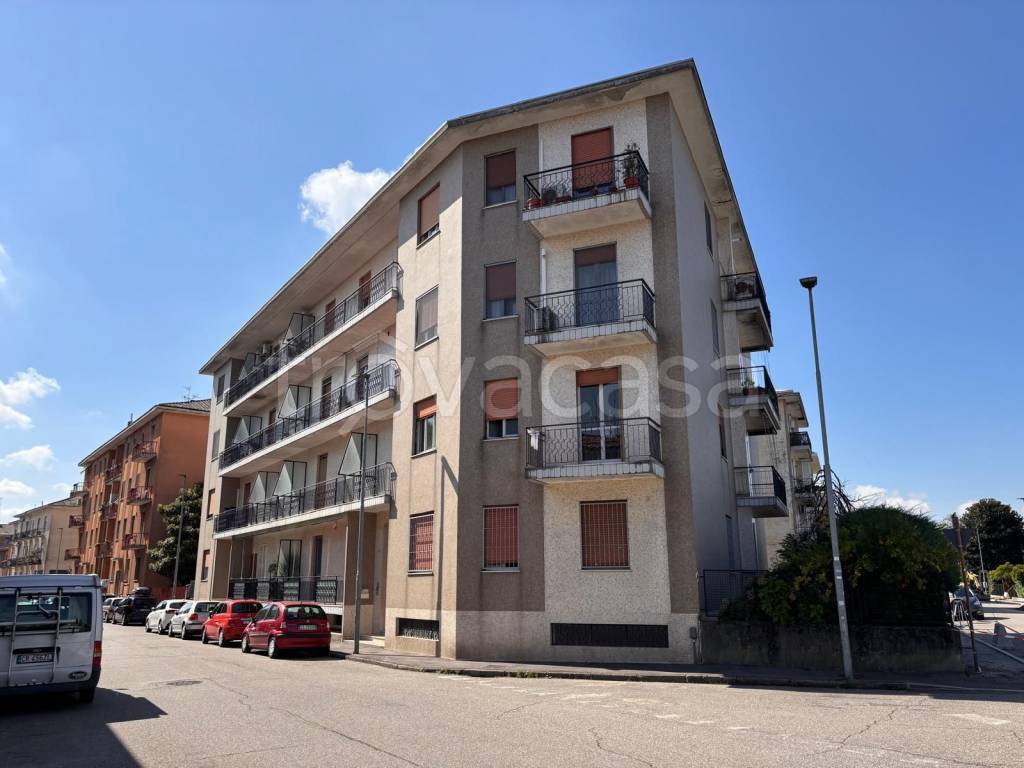 appartamento in vendita a Novara in zona Zona Santa Rita