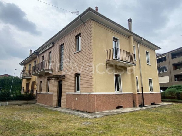 casa indipendente in vendita a Novara in zona Zona Santa Rita