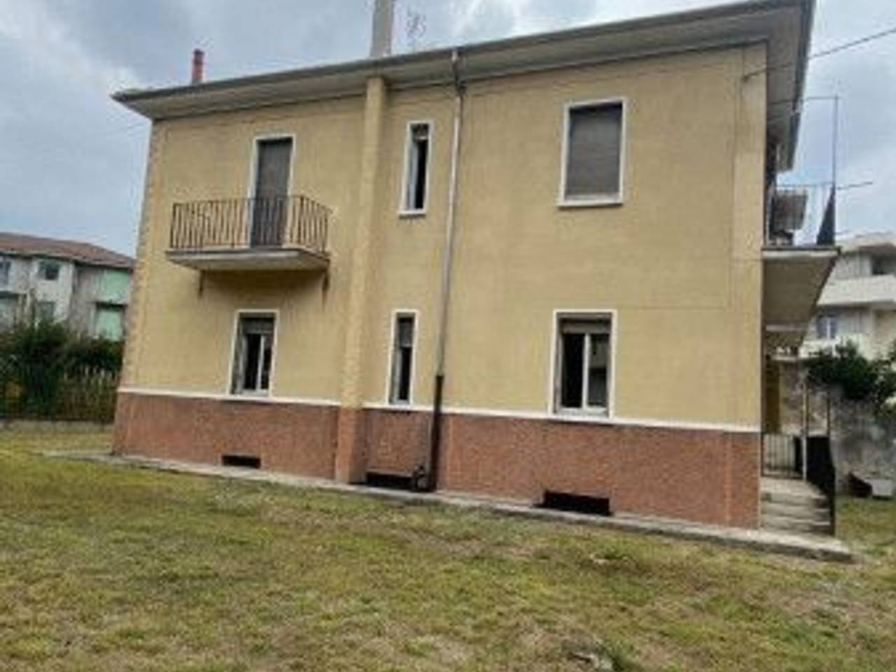 casa indipendente in vendita a Novara in zona Zona Santa Rita