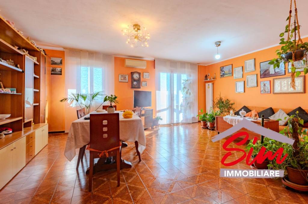 appartamento in vendita a Novara in zona Veveri