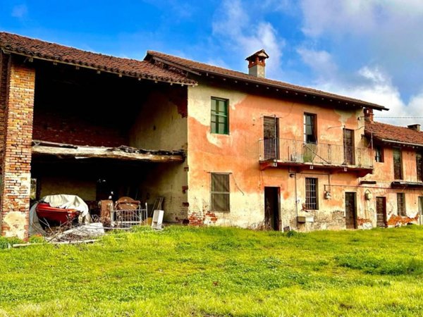 casa indipendente a Novara in zona zona Cittadella - Villaggio Dalmazia