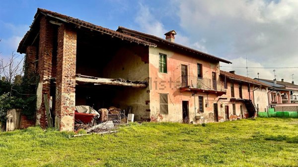 casa indipendente in vendita a Novara