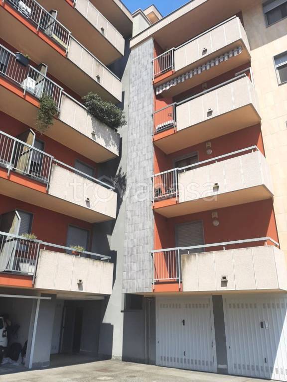 appartamento in vendita a Novara in zona Veveri