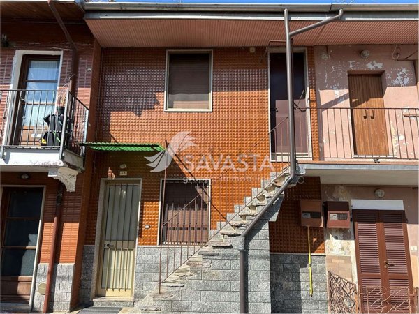 casa indipendente in vendita a Novara in zona Lumellogno