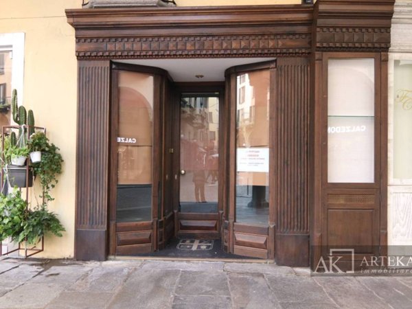 negozio in vendita a Novara in zona Centro Città