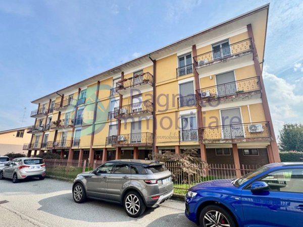 appartamento in vendita a Novara in zona Pernate
