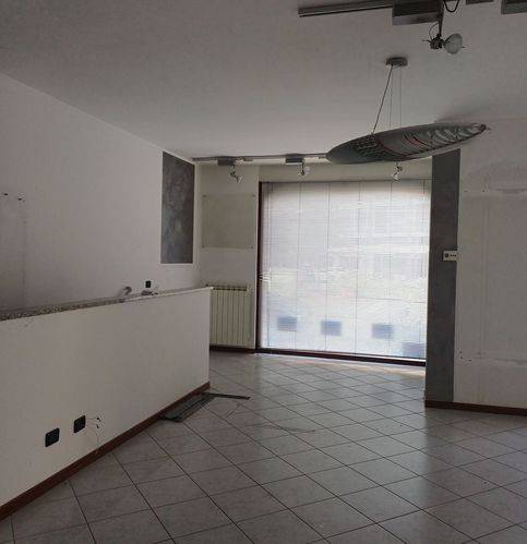 negozio in vendita a Novara in zona zona Bicocca